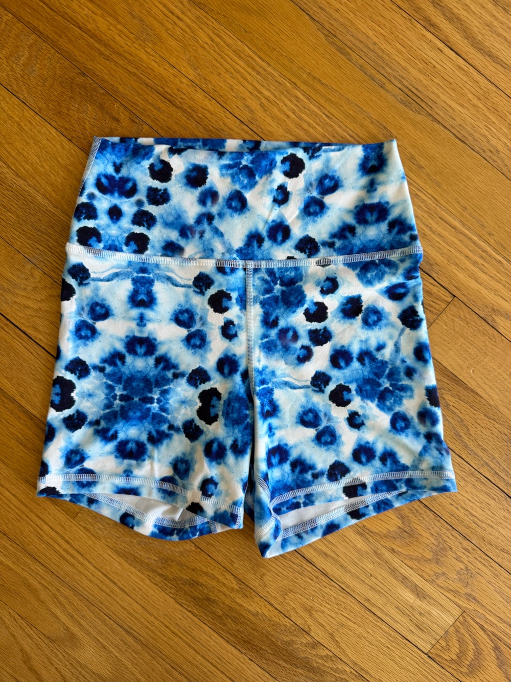 Fleo Blue Dots Tie-Dye High Rise Bike Workout Shorts 4.25 Inseam Small